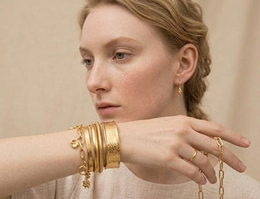 Bracelets: modern style with a touch of elegance